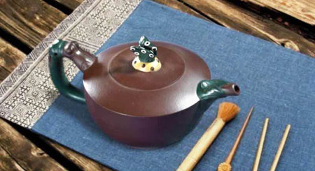 彩蝶壶(紫泥)吴海龙作品 彩蝶壶(紫泥)吴海龙作品