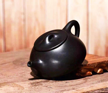 石瓢壶(黑朱泥)吴海龙作品 石瓢壶(黑朱泥)吴海龙作品