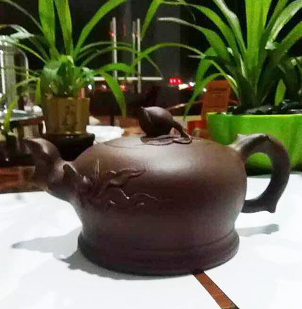 寿桃壶(紫泥)吴海龙作品 寿桃壶(紫泥)吴海龙作品