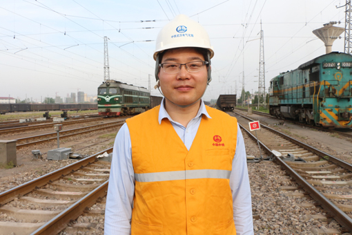 金舟在合肥东站检查工作。