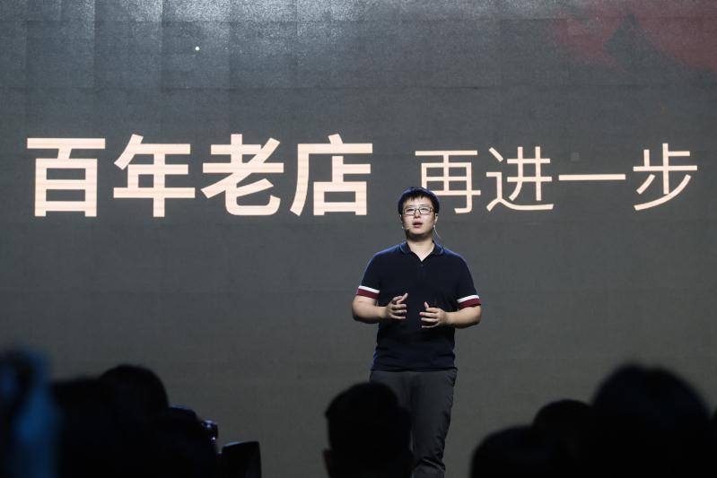  2014年5月6日，互联网金融平台爱钱进正式上线运营，从此承载起“让每个人都享有简单、公平的互联网金融服务”使命;2017年5月6日，爱钱进在三里屯太古里南区橙色大厅，与员工、用户等共同分享三周年的成长历程，不忘普惠金融初心，继续秉持“数据驱动业务、技术改变金融”的理念，加速推动公司向金融科技方向迈进。 “做靠谱的互联网金融平台!”爱钱进创始合伙人兼CEO杨帆在公司三周年的庆典上，深入诠释了这一理念;爱钱进副总裁蔡园竹则分享了公司三年来取得的一点一滴的成绩和进步。艺人潘玮柏、盛一伦等到场助阵，为