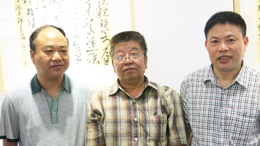 （10）与省书协理事闫亚伦（中）和山西书协隶书委员会秘书长王增云（左1）合影