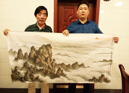 张文山老师和中国民族建筑研究会副秘书长苏庆河留影