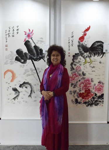 陈志贤老师在参展作品前留影