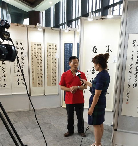 5李华忠老师接受中央电视台专访