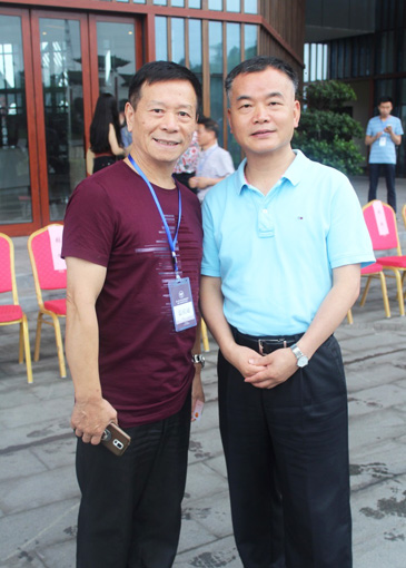 6李华忠老师和到会领导合影