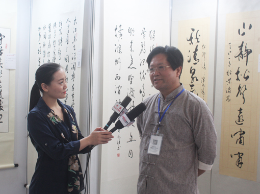 杨廷泽老师接受中央电视台记者采访