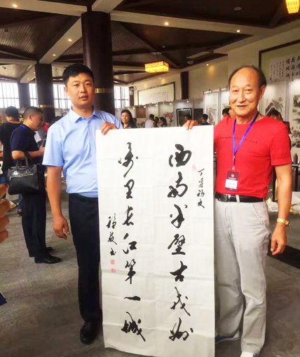 四川宜宾“古建与书画之美”——薛稳发与领导合影