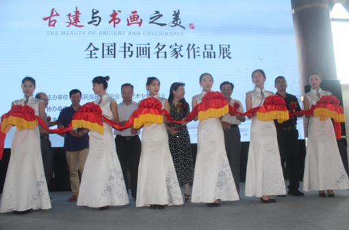 1中国民族建筑研究会领导和宜宾市人民政府领导剪彩