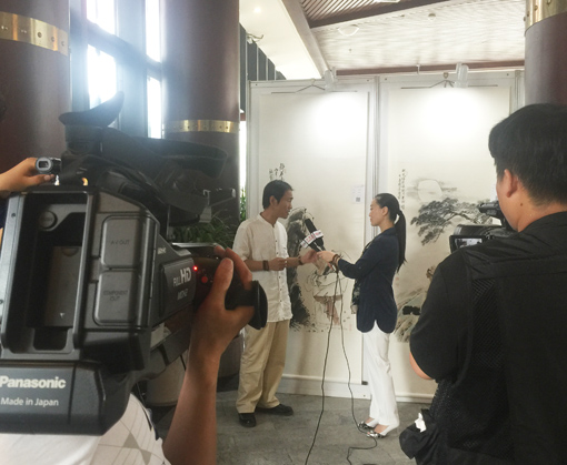 6李士良接受中央电视台采访