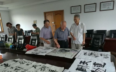 金山街道太古山社区举动办军民廉政书法笔会
