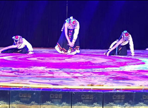 盛基艺术学校的藏族孤儿在演出4 盛基艺术学校的藏族孤儿在演出4