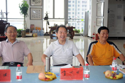 河南省书画学会执行主席童心田主持会议 河南省书画学会执行主席童心田主持会议