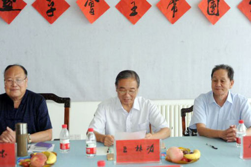 现场为获奖人员颁发证书及奖品。最后,刘尚忠主席进行了总结讲话。 现场为获奖人员颁发证书及奖品。最后,刘尚忠主席进行了总结讲话。