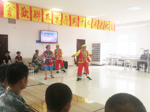 来自各区的艺术家们载歌载舞慰问子弟兵 来自各区的艺术家们载歌载舞慰问子弟兵