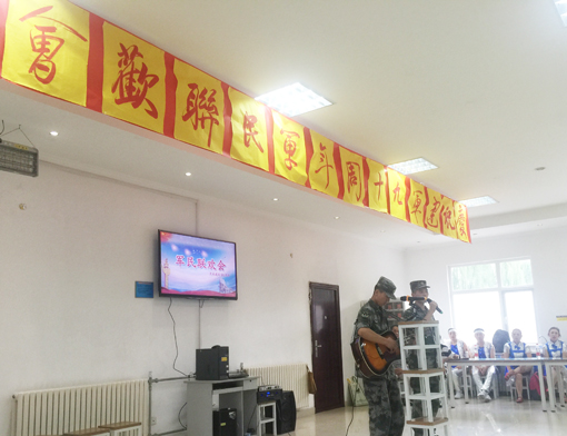 战士们自编自演的节目朴实、生动 战士们自编自演的节目朴实、生动