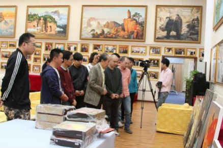 刘宇一以“中华奇石”激励学子爱国心
