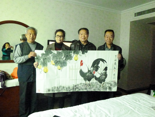 张云国参加广州佛山第十二届艺术博览会 现场与收藏者合影 2017.10.13—16