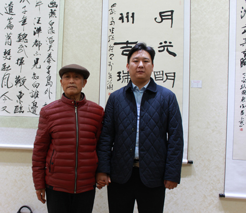 中国民族建筑研究会书画艺术专业委员会苏庆河秘书长与卢成仕老师亲切合影留念