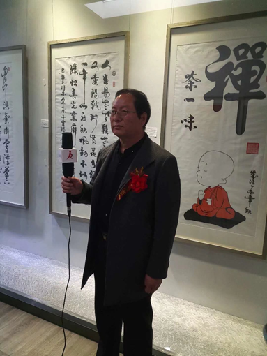 胡德山接受记者采访