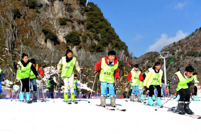 南国冰雪聚凉都 雪上飞舞六盘水5