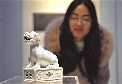 宁波博物馆举行狗年生肖文物展