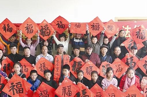 沙区图书馆举办“妙笔挥春 泼墨迎新”书法笔会