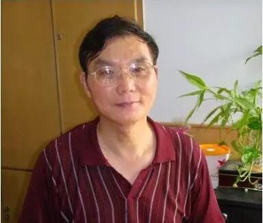 画家于工 邈邈千日,寄文追寻 ——念想马航事件的书画友人 画家于工 邈邈千日,寄文追寻 ——念想马航事件的书画友人