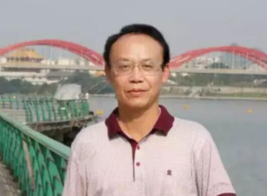 画家于工 邈邈千日,寄文追寻 ——念想马航事件的书画友人 画家于工 邈邈千日,寄文追寻 ——念想马航事件的书画友人