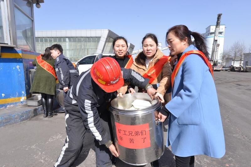 包饺子拔河听讲座，为这个三八节打CaLL