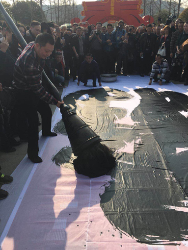 书法家何文军巨笔献福 书法家何文军巨笔献福