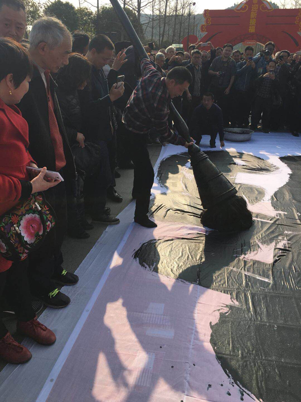 书法家何文军巨笔献福 书法家何文军巨笔献福