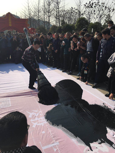 书法家何文军巨笔献福 书法家何文军巨笔献福