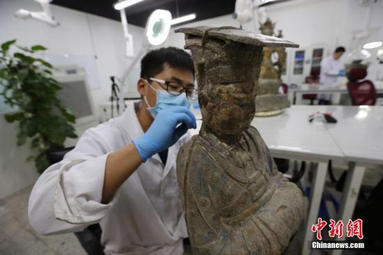 陕西历史博物馆的“文物医生”：心怀敬畏