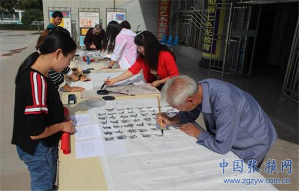 新建东村社区工会联合会 举办“情牵夕阳”退休职工书画笔会活动