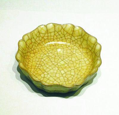 “金丝铁线”正是哥窑器物独一无二的特征