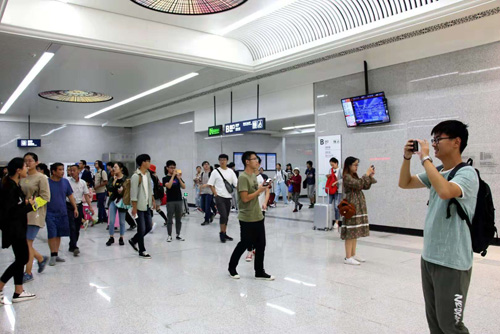 长江中下游首条超大直径越江隧道正式启用