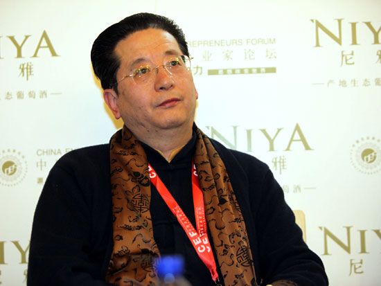 武克钢：应明确履行社会责任的主体
