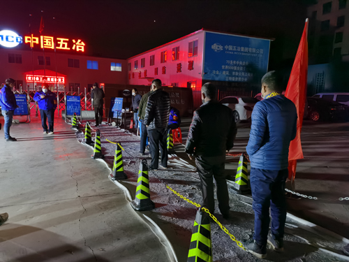 天津静海绿城项目深夜第一时间为返岗作业人员登记检测.jpg