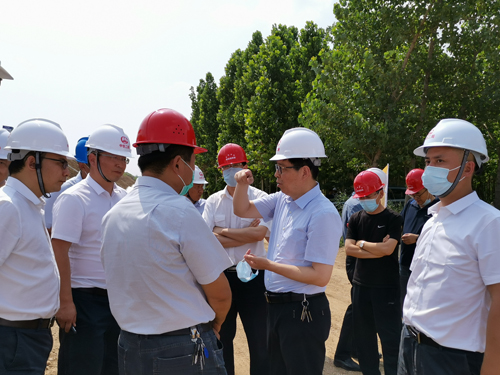 2020.6.24 中国铁路济南局集团有限公司副总经理张利春一行莅临中铁二局鲁南高铁项目部检查指导工作 (1).jpg