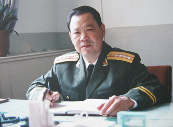 曾任武警北京市总队第四支队政委,北京指挥学校政委,北京市总队政治部